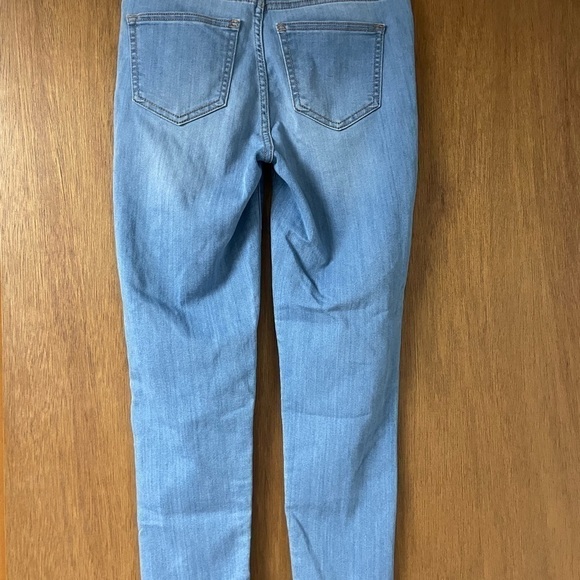 Celebrity Pink size 3/26 crop jeans - Picture 5 of 8